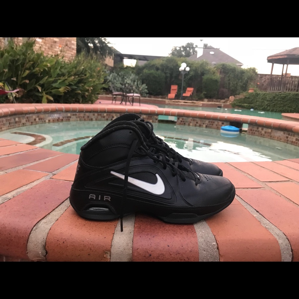 Nike black basketball shoes
